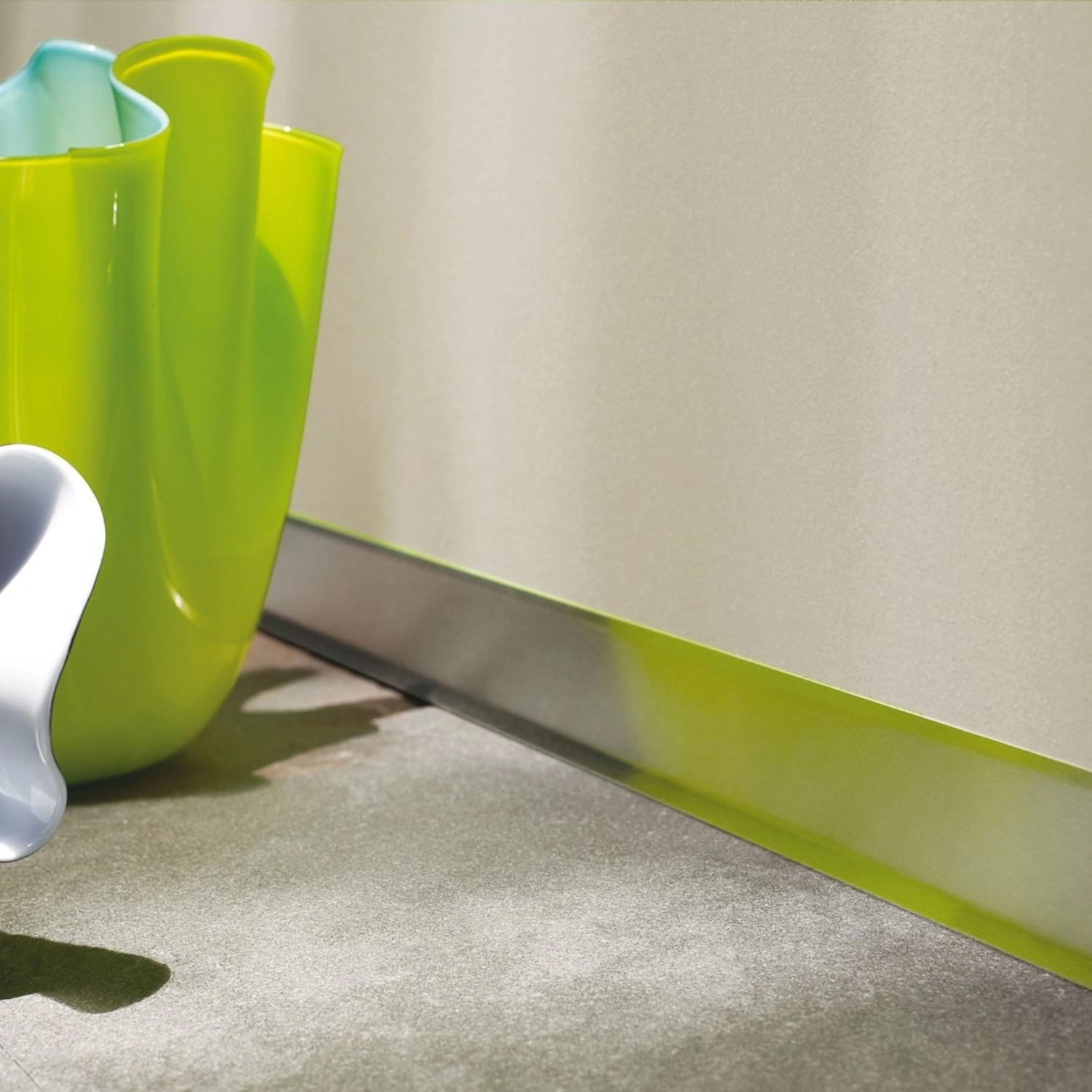 Battiscopa In Alluminio Anodizzato Argento Metal Line 90 Profilpas 3 Battiscopa In Alluminio Anodizzato Argento Metal Line 90 Profilpas - immagine 3