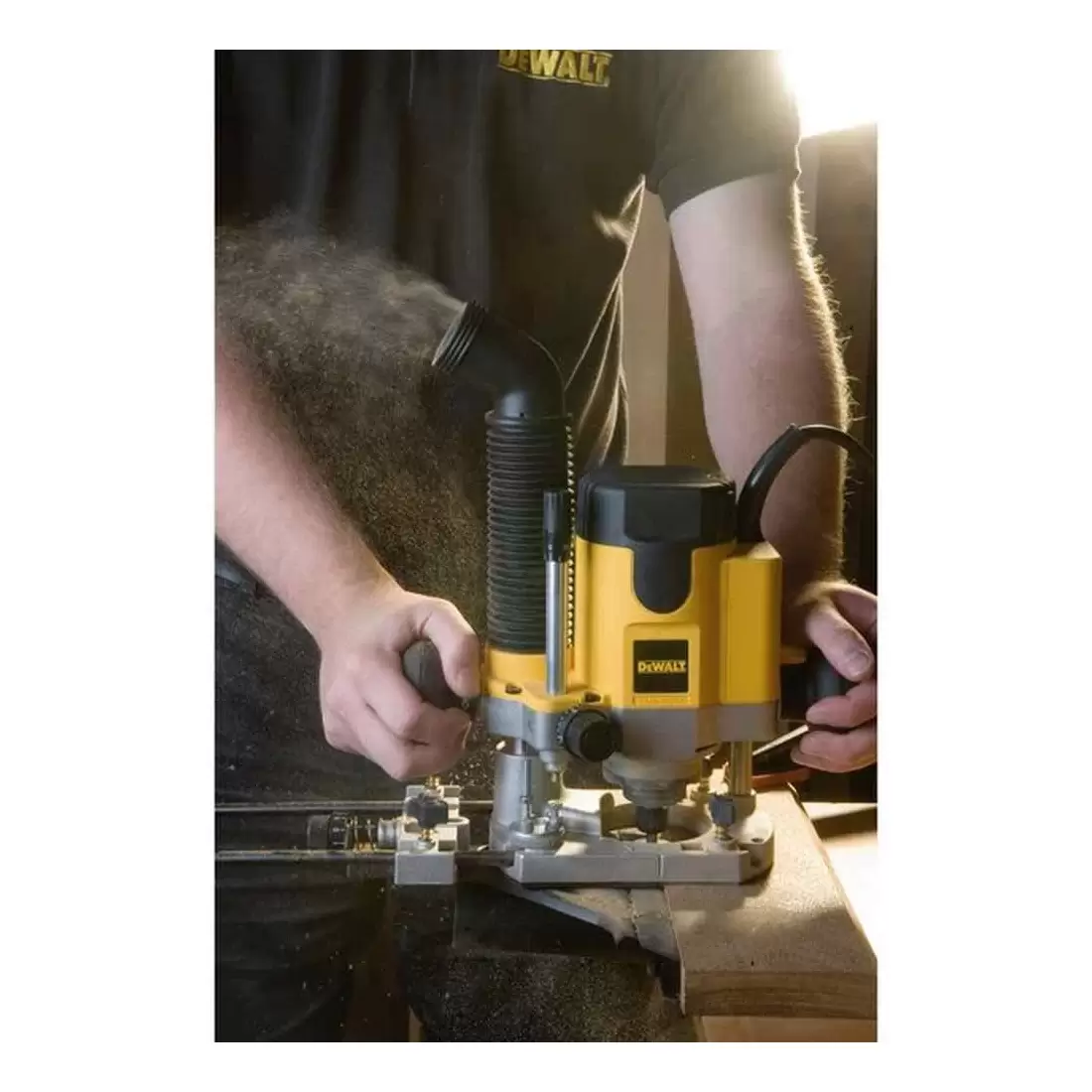 Elettrofresatrice 1100W DeWalt DW621 4 Elettrofresatrice 1100W DeWalt DW621 - immagine 4